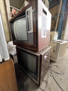 リサイクルセンターでレトロなテレビ📺を発見！