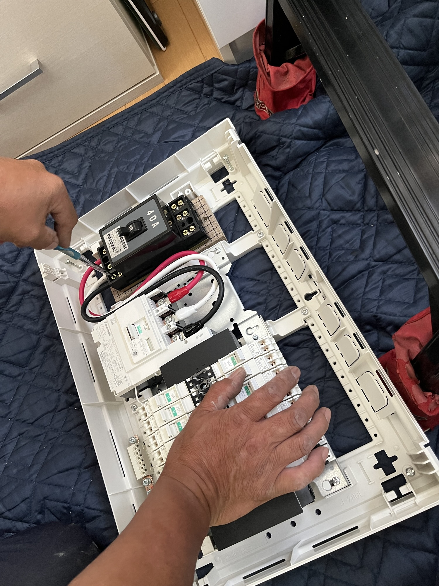 N様  分電盤、軒下修理